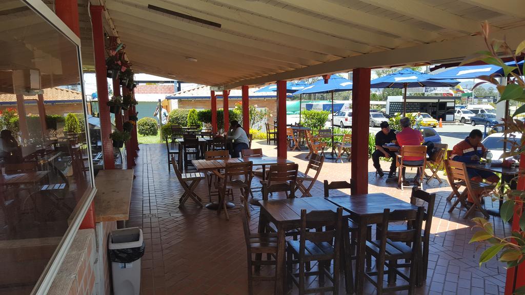 Hostal El Hangar Rionegro Exterior photo