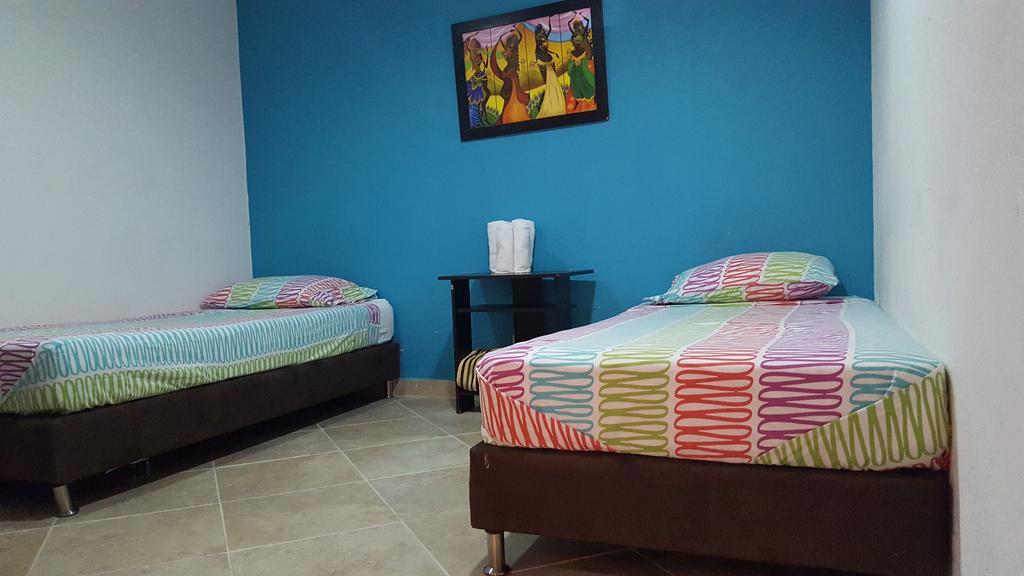 Hostal El Hangar Rionegro Exterior photo