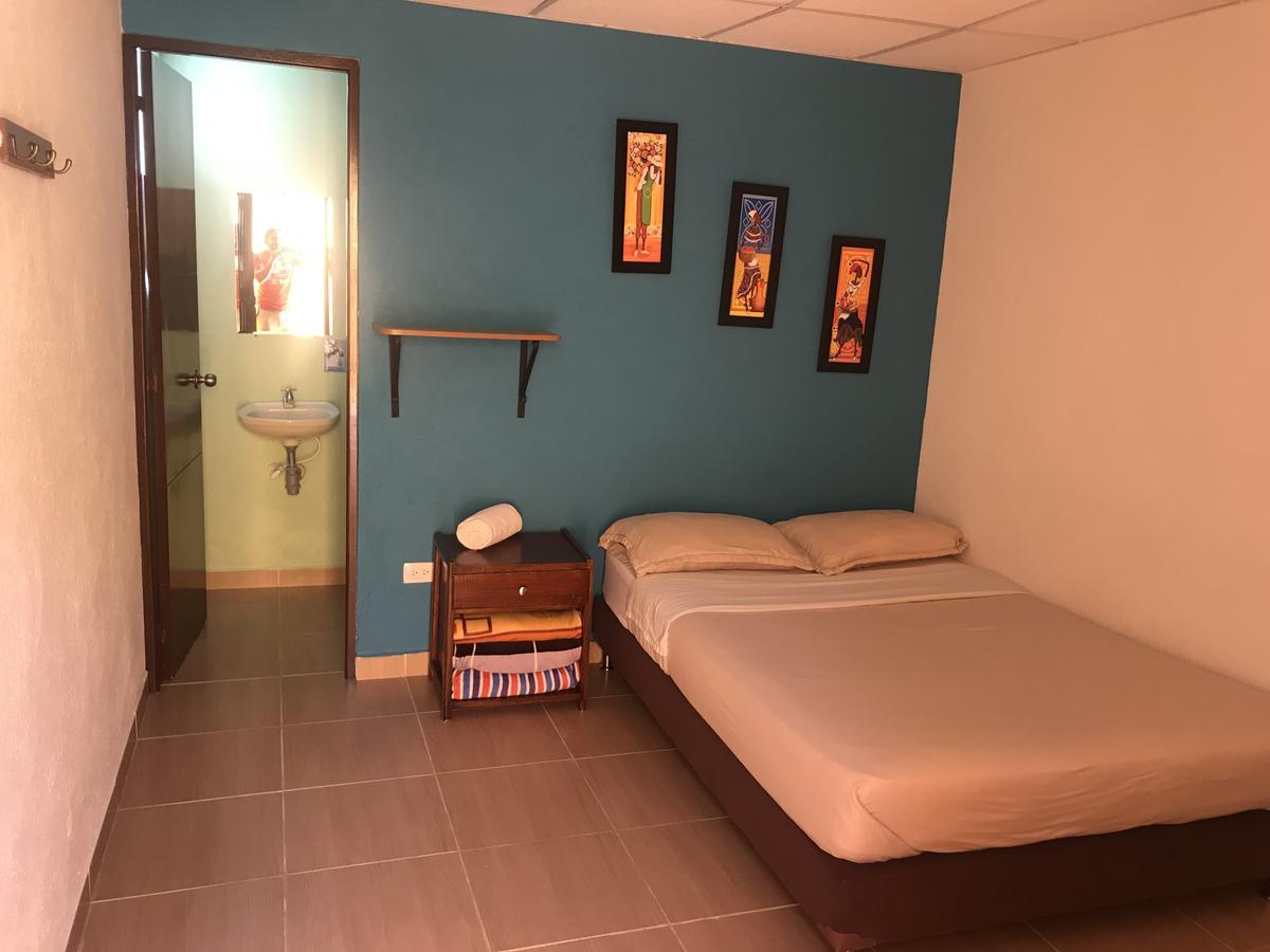 Hostal El Hangar Rionegro Exterior photo